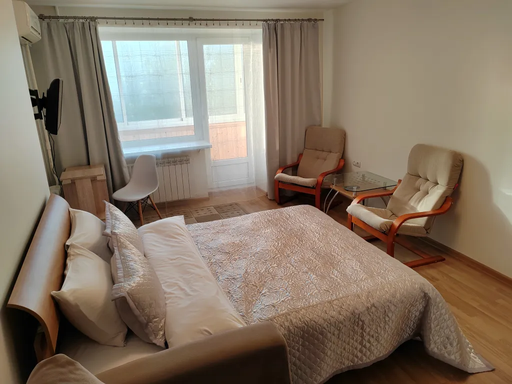 Около музея космонавтики с видом на памятник 600-летию Калуги