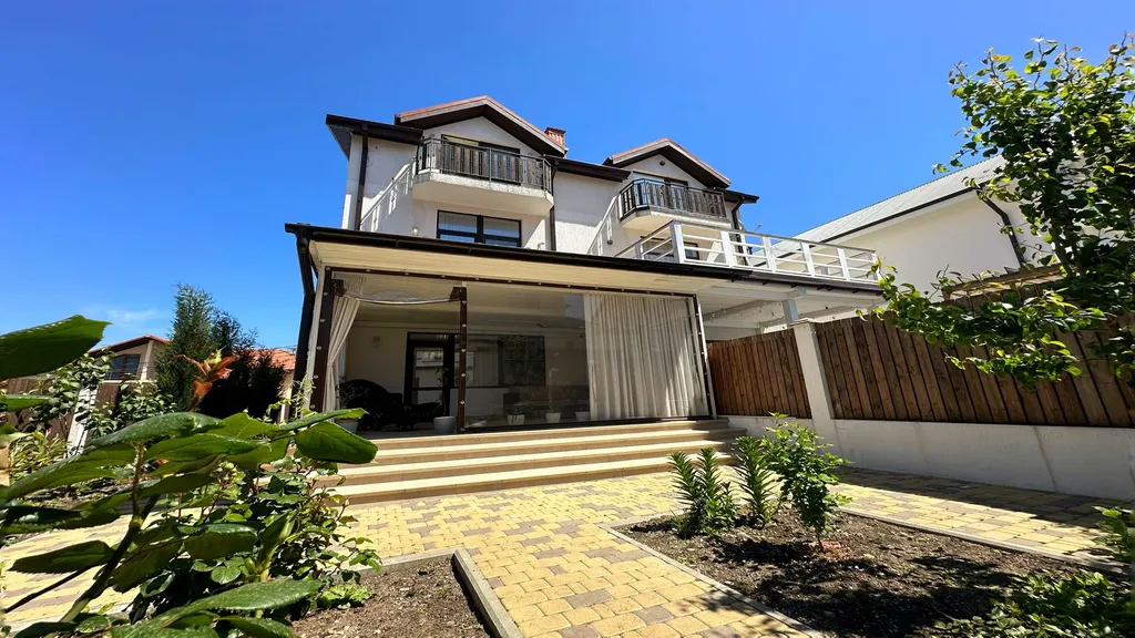 Дом с джакузи под открытым небом