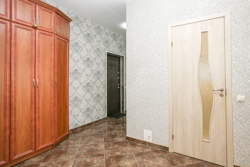 Светлая двухкомнатная квартира в тихом зелёном районе