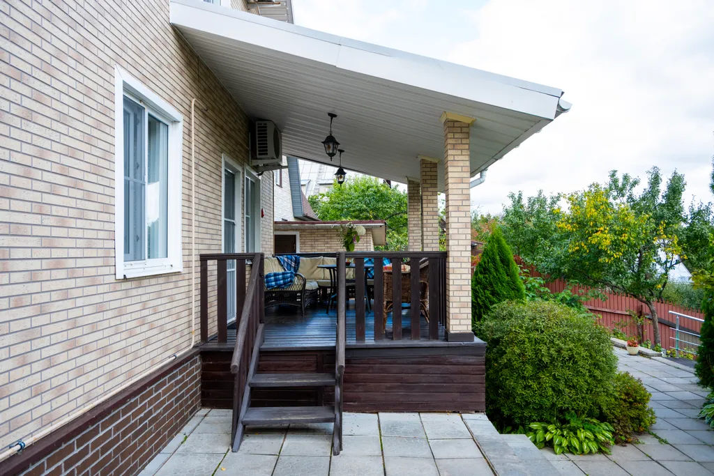 Коттедж на первой береговой линии с шикарным панорамным видом на озеро