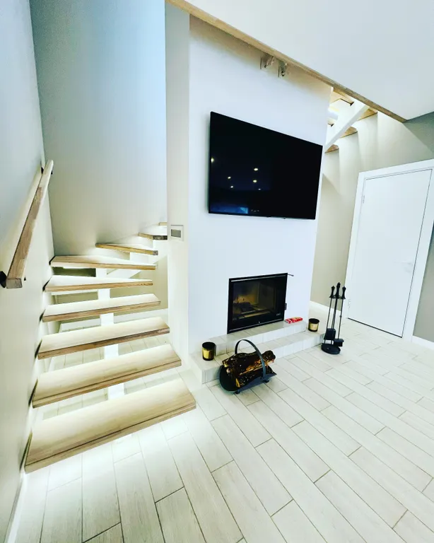 Wanderlust: загородный дом у реки с баней и джакузи