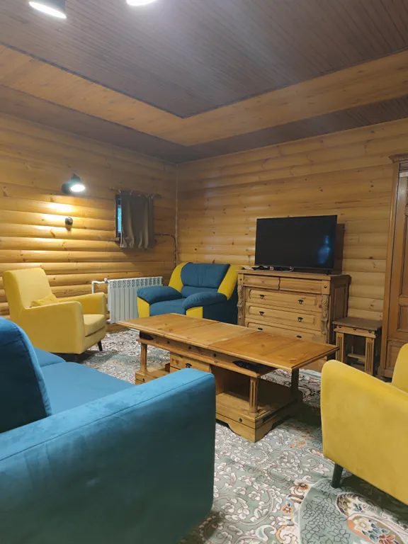 Дом с прудом