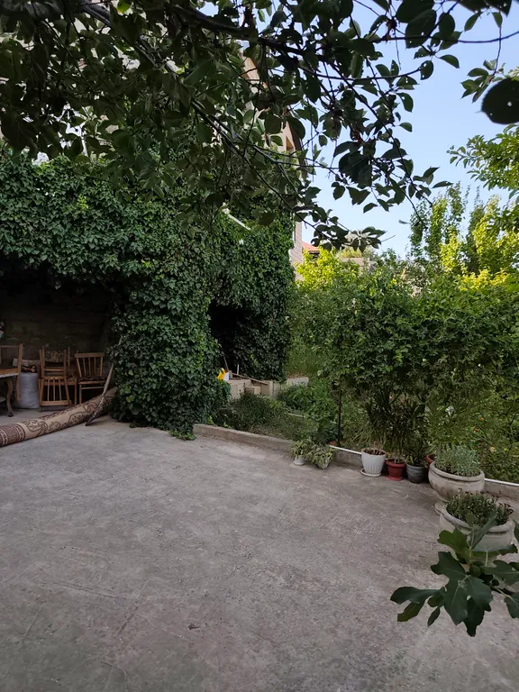 Уютный дом с панорамным видом на город и на горы