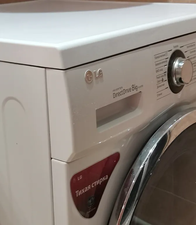 Уютный загородный дом с красивой благоустроенной территорией.