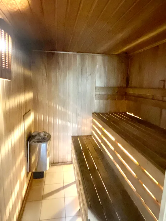 Вилла с круглым бассейном