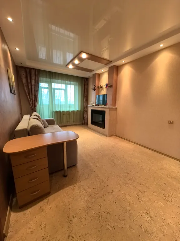 Счастливая матрешка с камином у вокзала Исакогорка