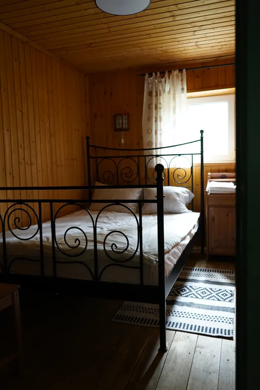 Большой дом с сауной на берегу реки Тулома с собственной территорией