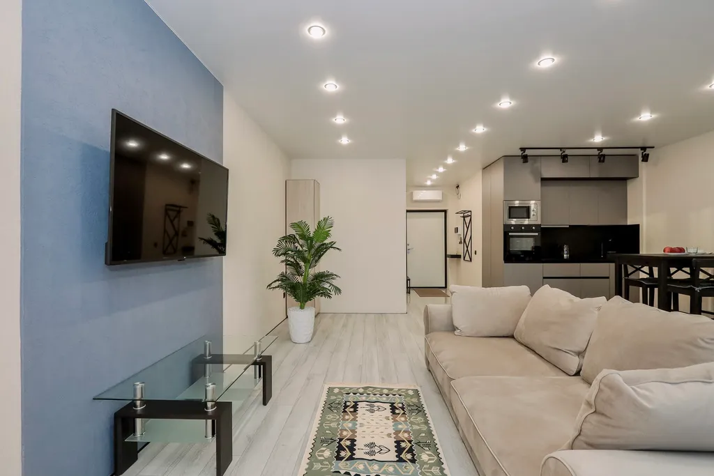 Студия c дизaйнерским интерьеpом