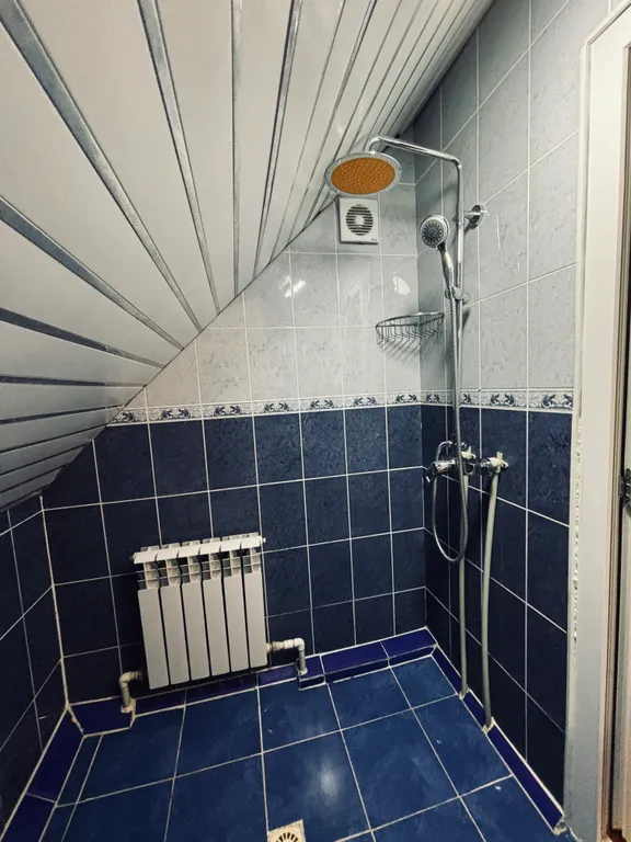 Улучшенный трёхместный деревянный, мансардный номер