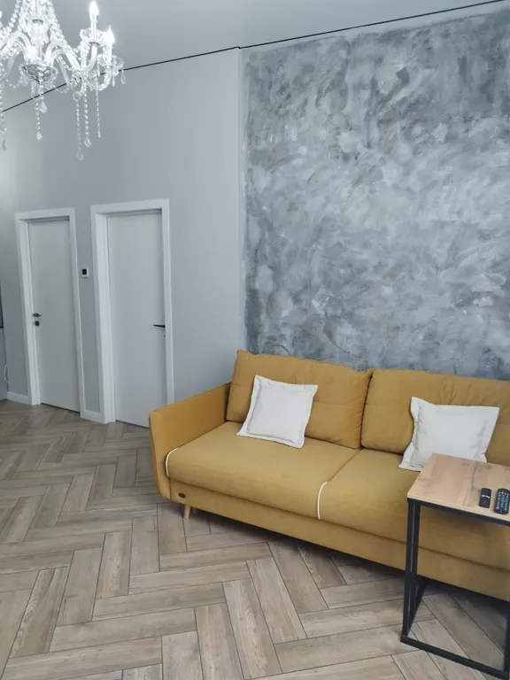 Удобная  квартира с отдельным входом и двумя спальнями