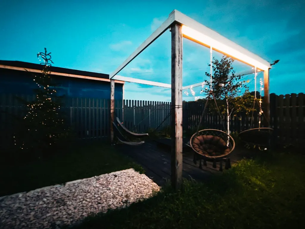 Треугольный дом Lis-A-dom с видом на реку