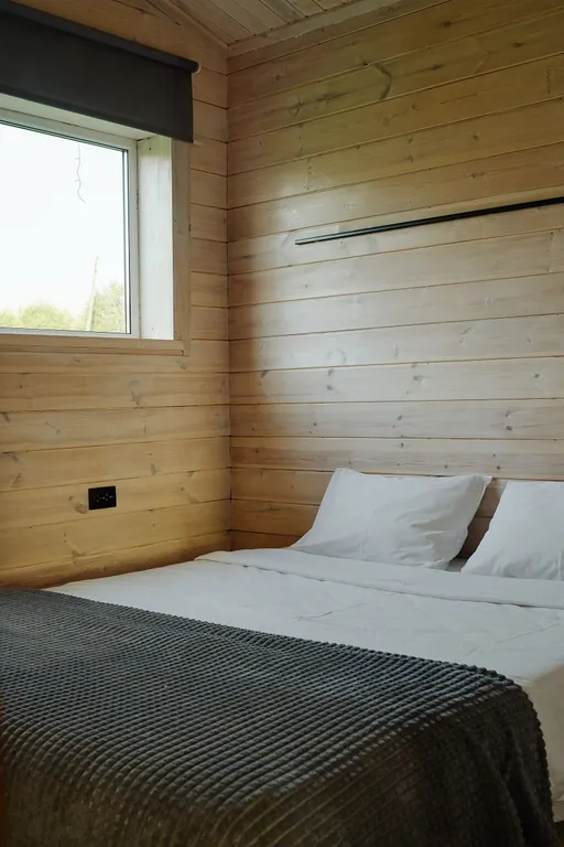 Уютный дом на берегу озера