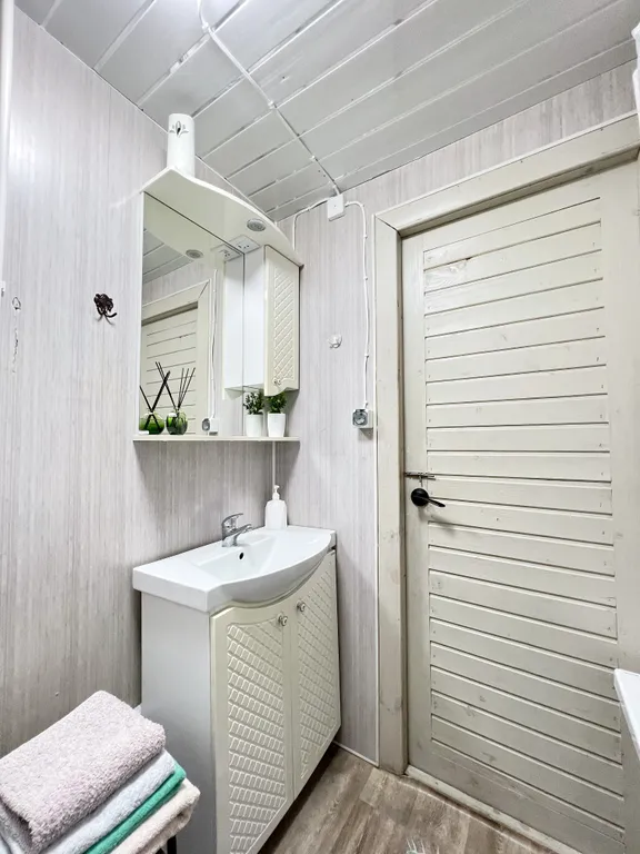 Коттедж Уединенный теплый дом без соседей с сауной, джакузи и бассейном — Луховицы