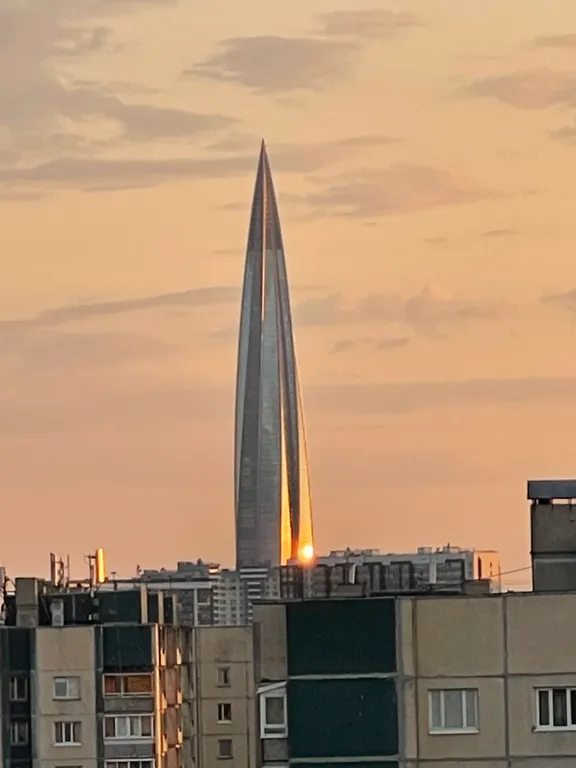 Мансарда с видом на башню Лахта центр