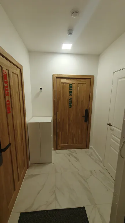 Красная студия в центре города для деловых поездок и семейного отдыха