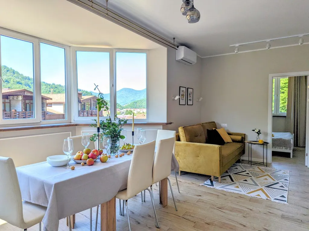 Роскошный евротрёхкомнатный апартамент с панорамным видом