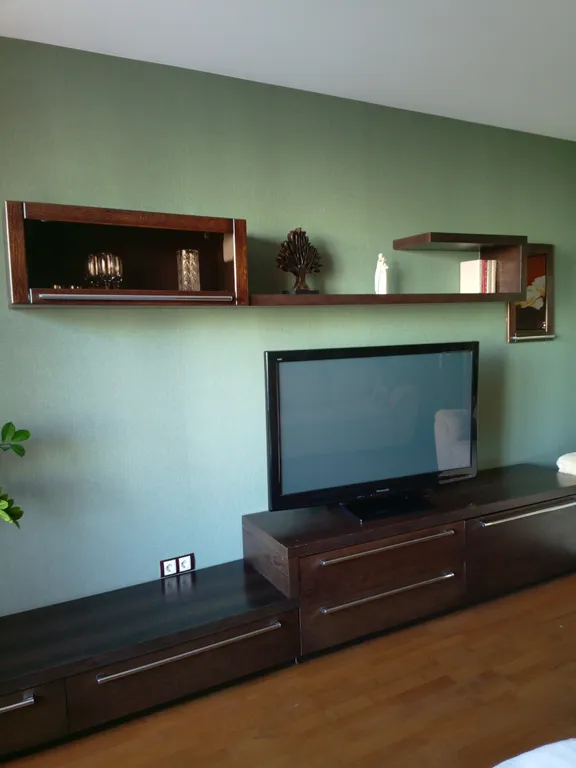 "7 дверей"  85 м. кв. трехкомнатная квартира с видом на Волгу