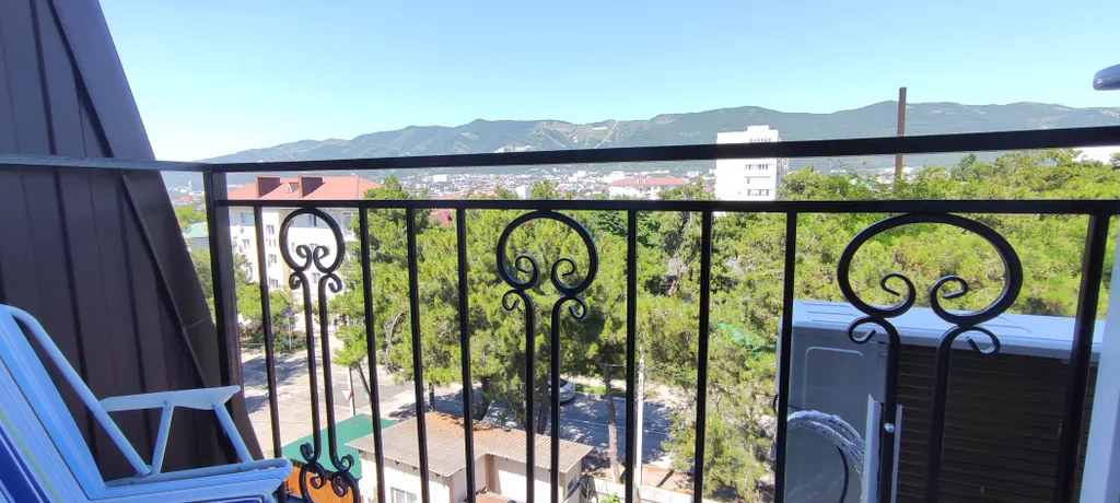 Квартира Квартира-евродвушка в центре с отдельной кухней и с видом на море и горы — Геленджик