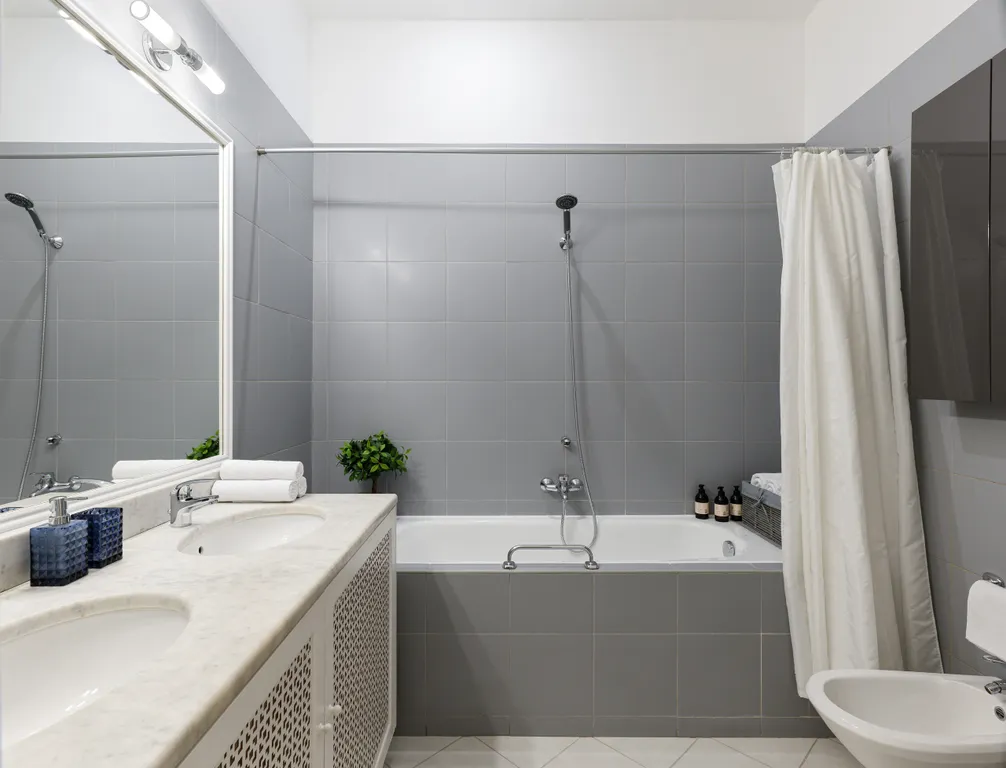 У Невского с видом на Фонтанку