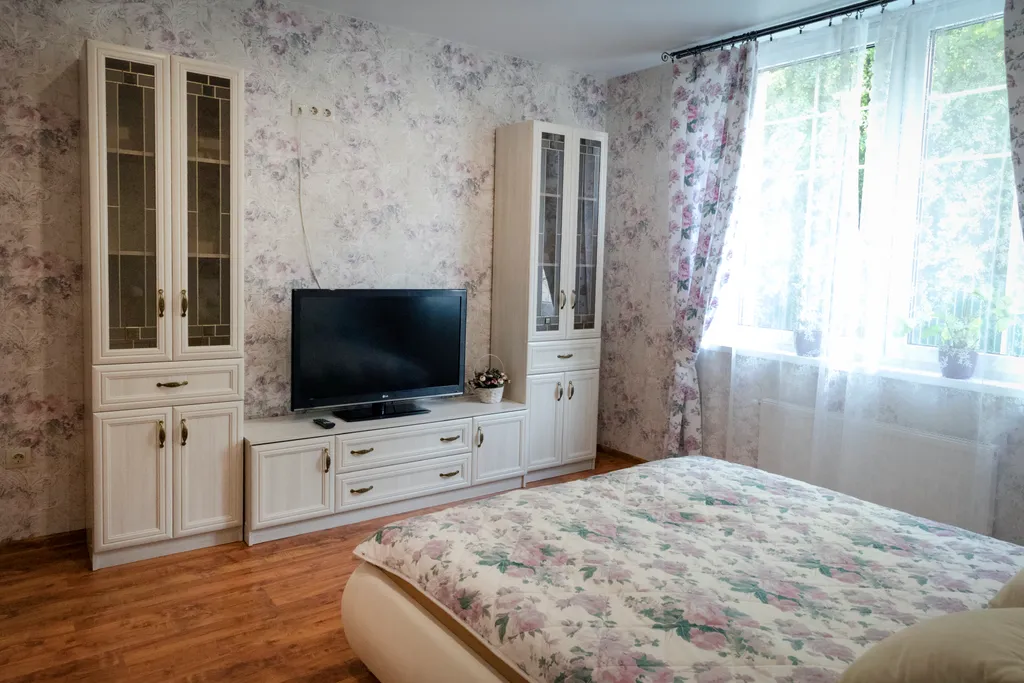 Фиола у озера