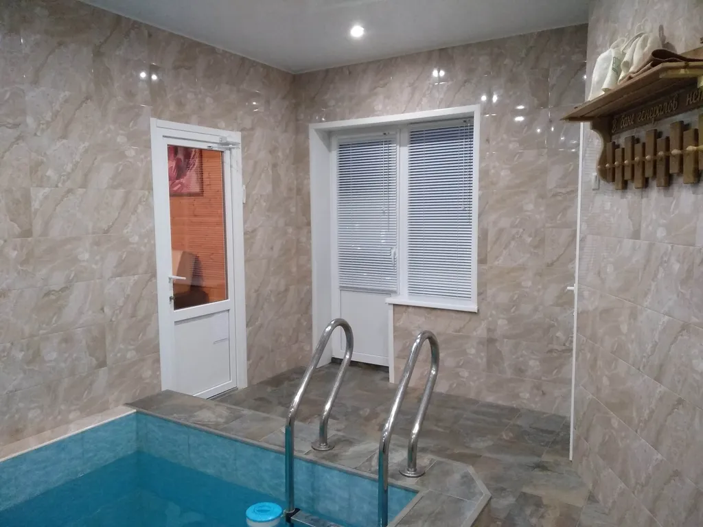 Коттедж с баней и бассейном