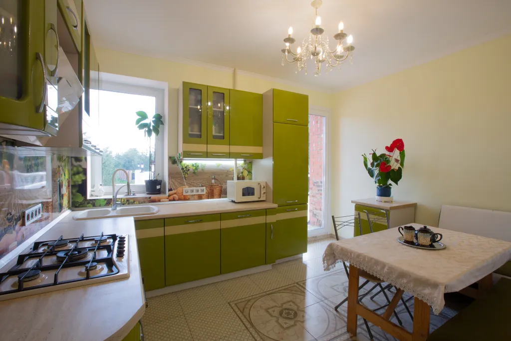 Большой трехэтажный дом