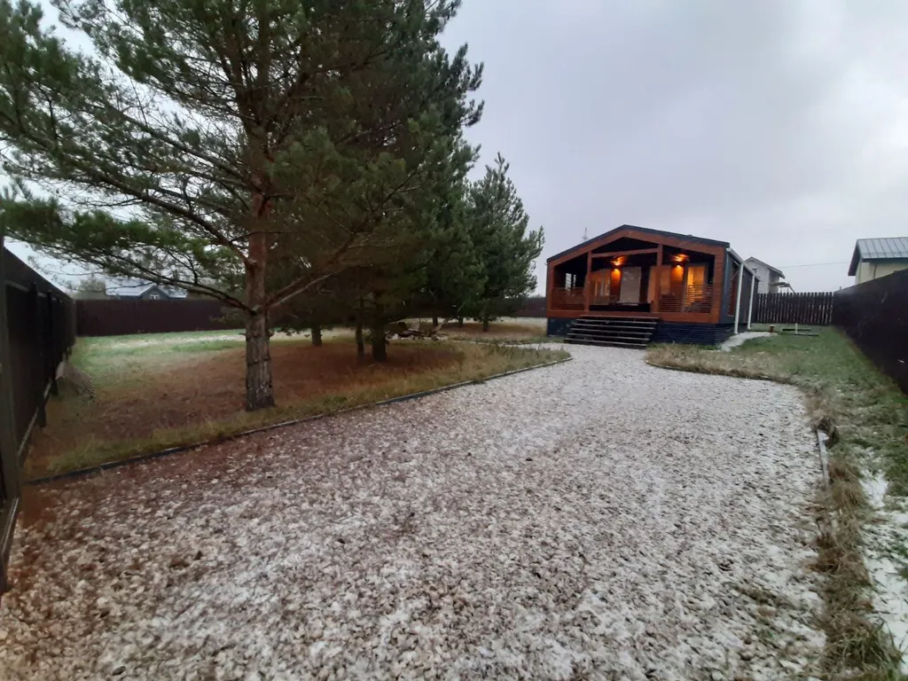 Дом в  соснах.