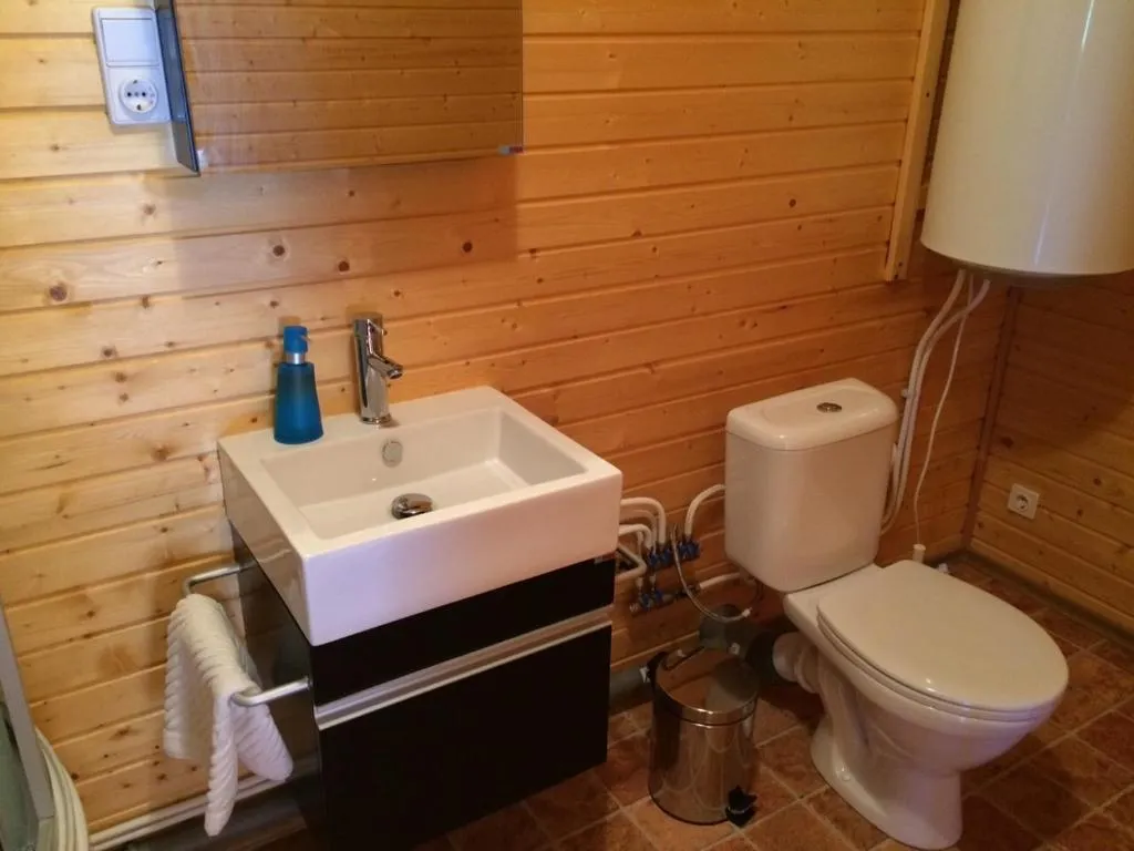 Коттедж Коттедж 4 спальни на берегу реки — Лодейное Поле