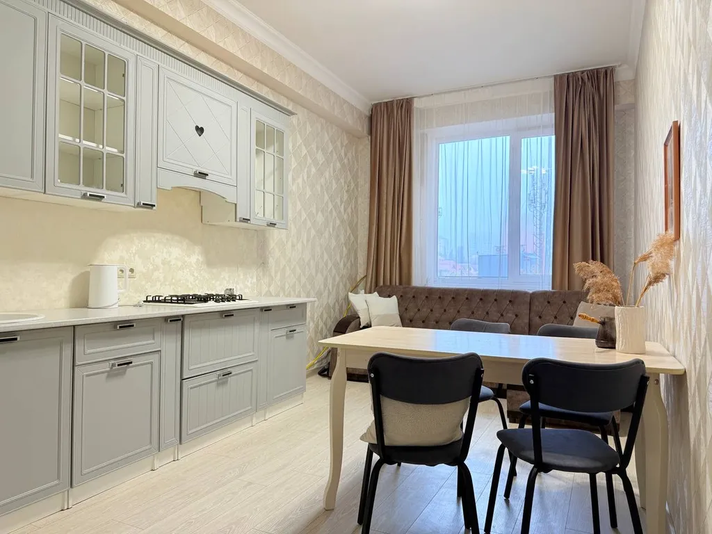 Уютная двухкомнатная квартира у моря и центра