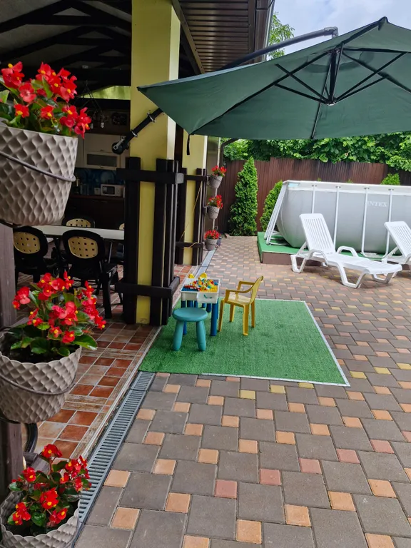 Семейная уютная комната, с балкона вид на горы