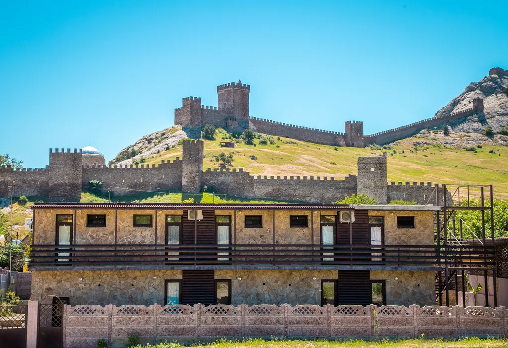 Квартира Стандартный номер с балконом с видом на Генуэзскую крепость — аренда посуточно в Судак