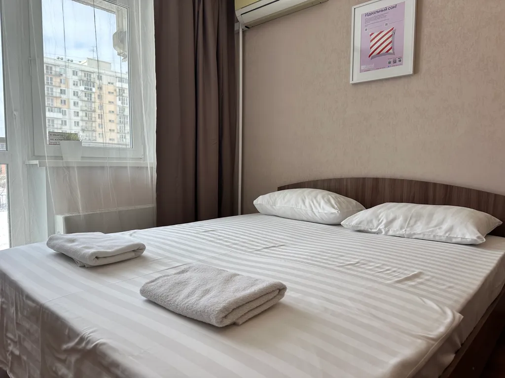 "В Гости!" на Строителей 90Б (1к квартира рядом с Планетой)