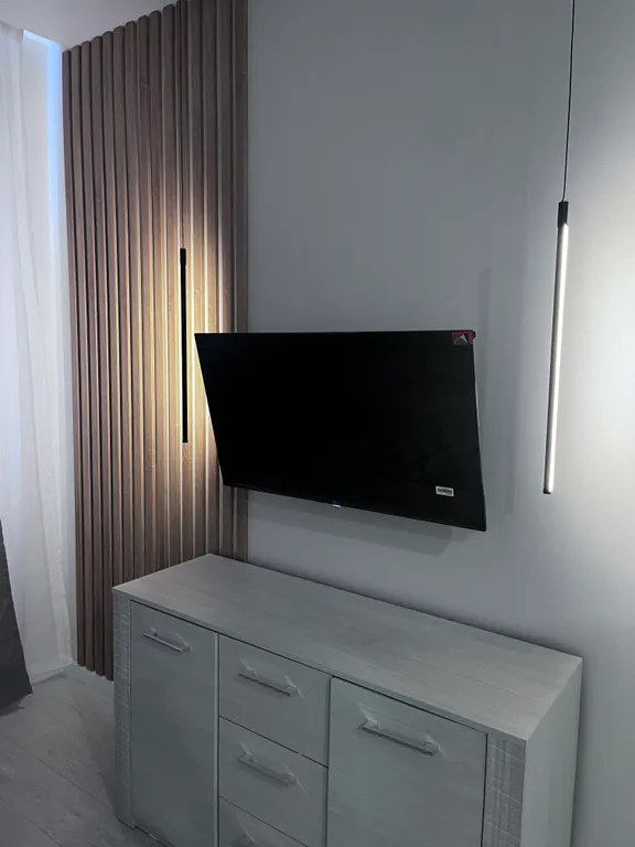 Квартира Квартира с новым ремонтом на первом этаже окна выходят на парковку — Элиста