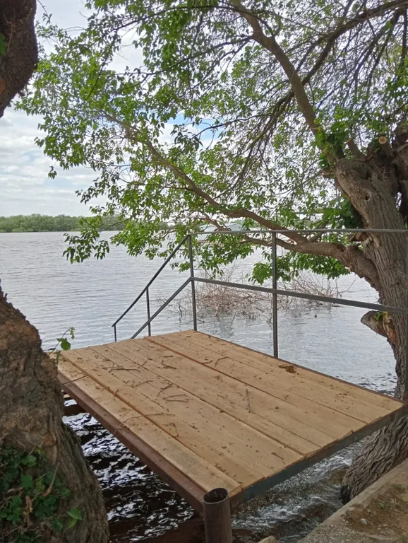 Дом на берегу реки для рыбалки и отдыха