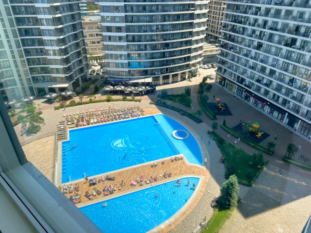 Апартаменты с видом на бассейн и море, ЖК White Sails