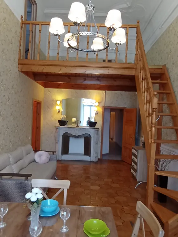 Квартира с шикарным видом на Неву, балкон, парковка