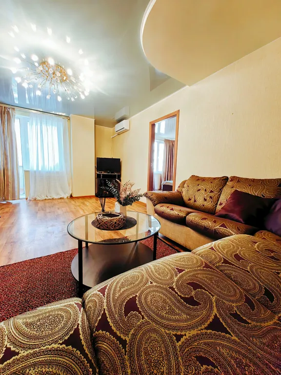 Просторная квартира у ЖД Вокзала, трёхкомнатная