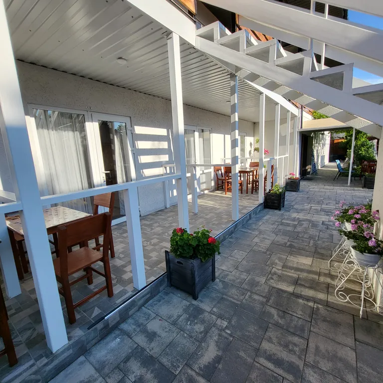 Квартира №14 на первом этаже, в номере есть все — аренда посуточно в Бердянск