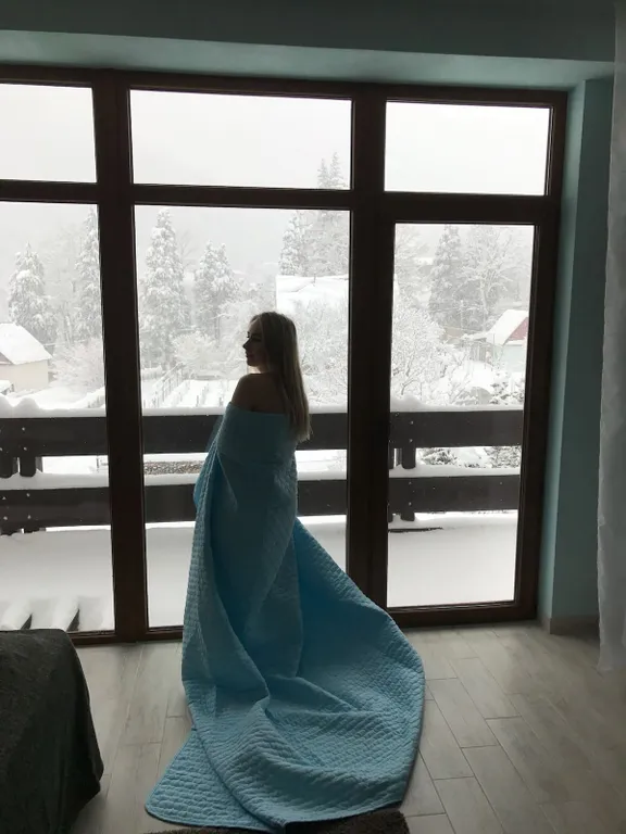 Панорамная студия с потрясающим видом на горы в центре красной поляны