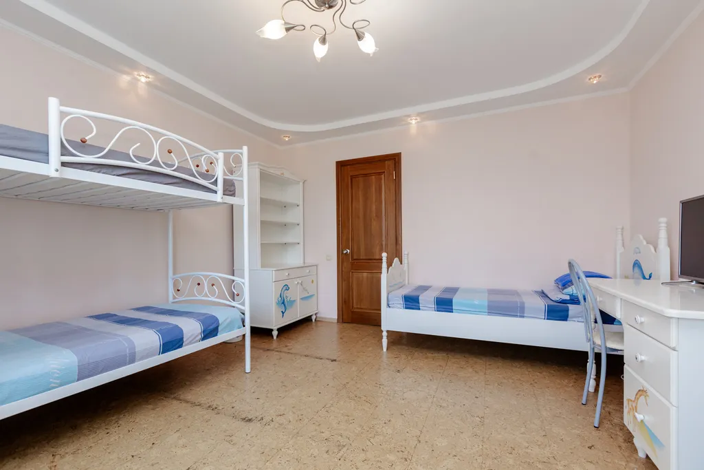 Жилая комната в 3-комнатной квартире 103