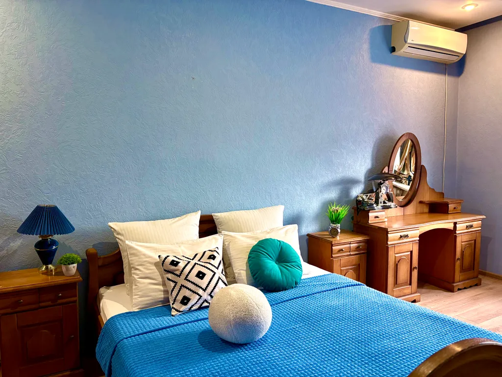 Двухэтажный дом из 5 комнат, с уютным двориком и мангалом