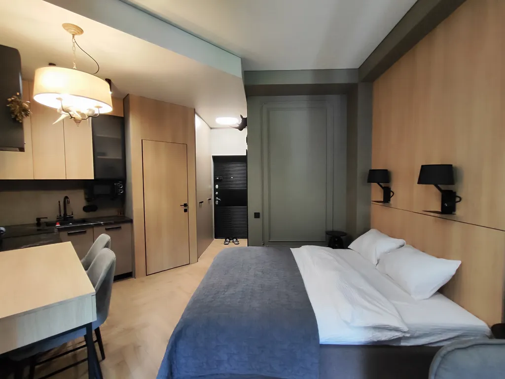 Дизайнерская студия с балконом