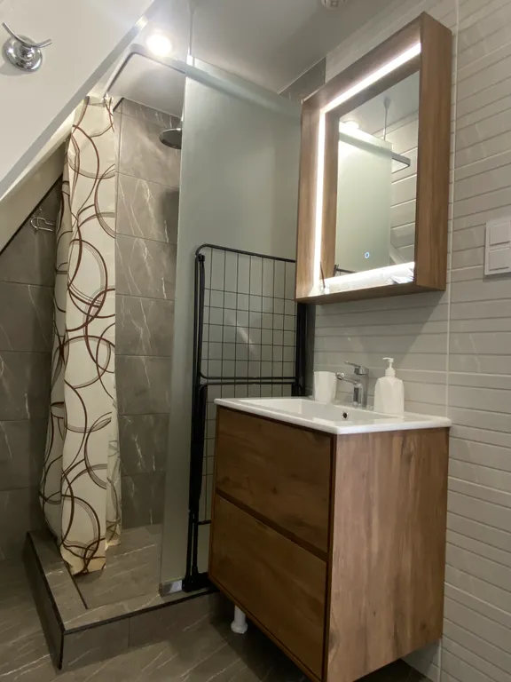 Уютный альфа домик в лесу