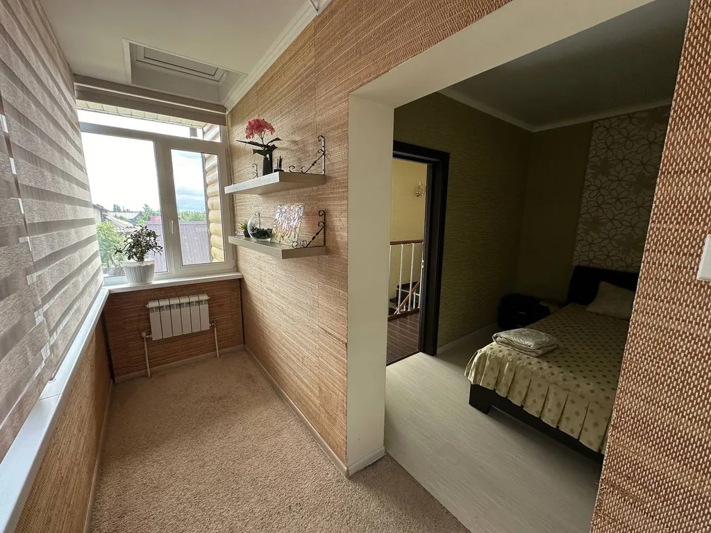 Уютный домик с бассейном в черте города