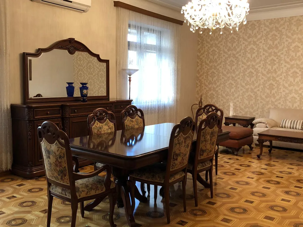 Роскошная квартира в центре у бульвара напротив InterContinental Hotel