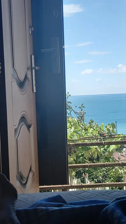 Комната с видом на море