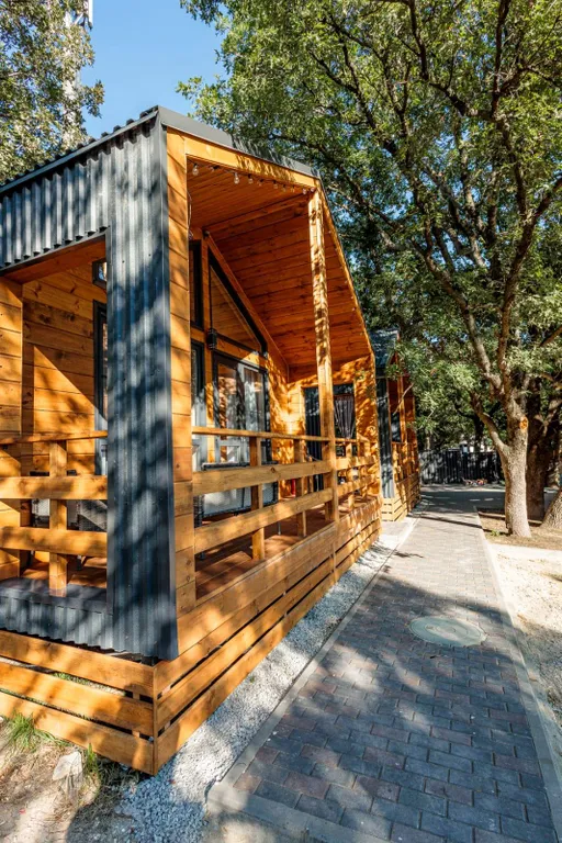 Барнхаус с террасой, бассейном и мангалом на территории