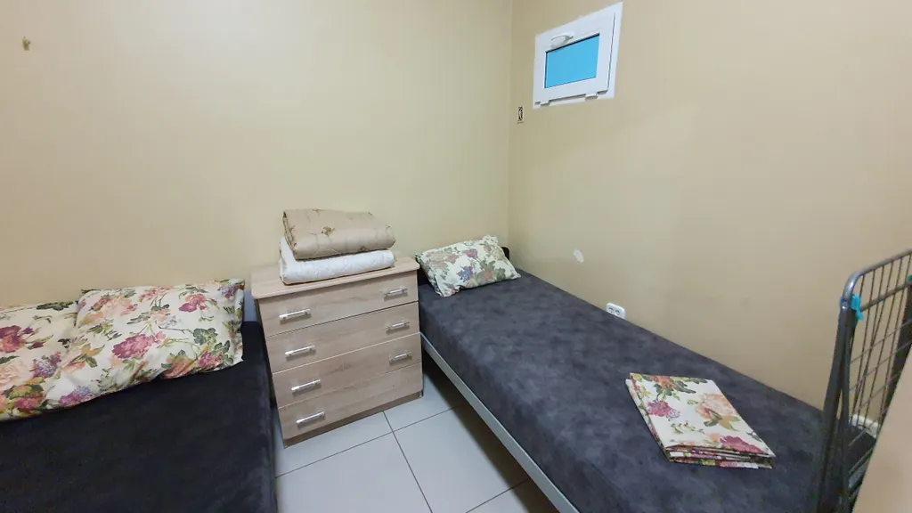 4 изолированных комнат и Зал