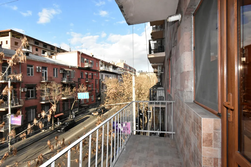 Уютная квартира-студия на площади Сахарова (в самом сердце Еревана)