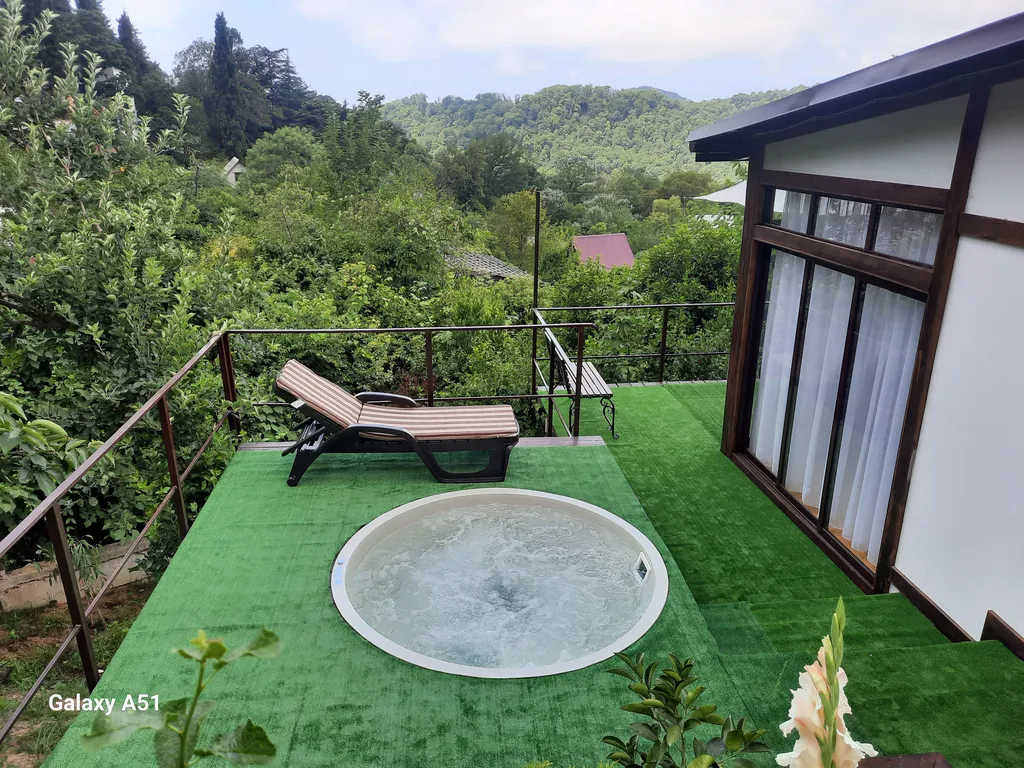 Коттедж с баней и тёплым джакузи